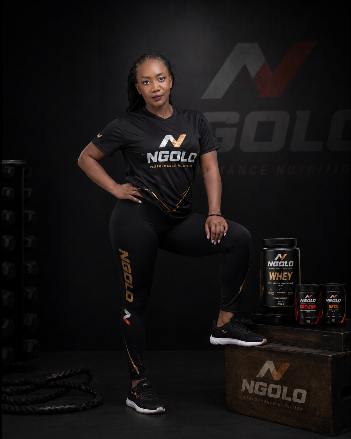 Sra. Kieza, sócia e atleta NGOLO, com a linha de produtos